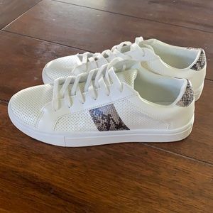 American Eagle Converse type Sneakers